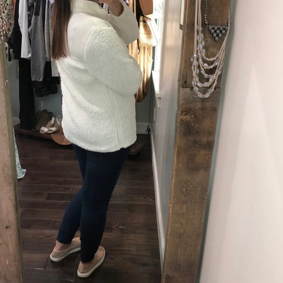 Athletic works medium pullover - Picture 3 of 6